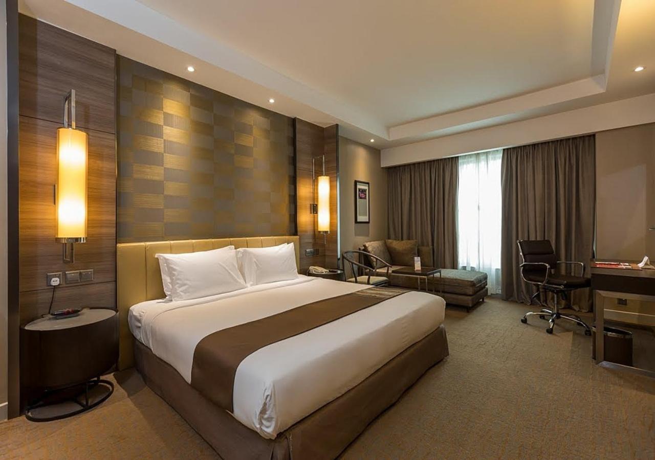 Hotel Ramada Plaza By Wyndham Melaka Extérieur photo