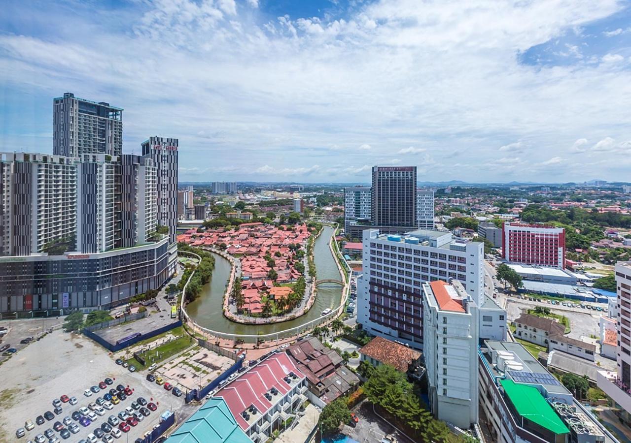 Hotel Ramada Plaza By Wyndham Melaka Extérieur photo